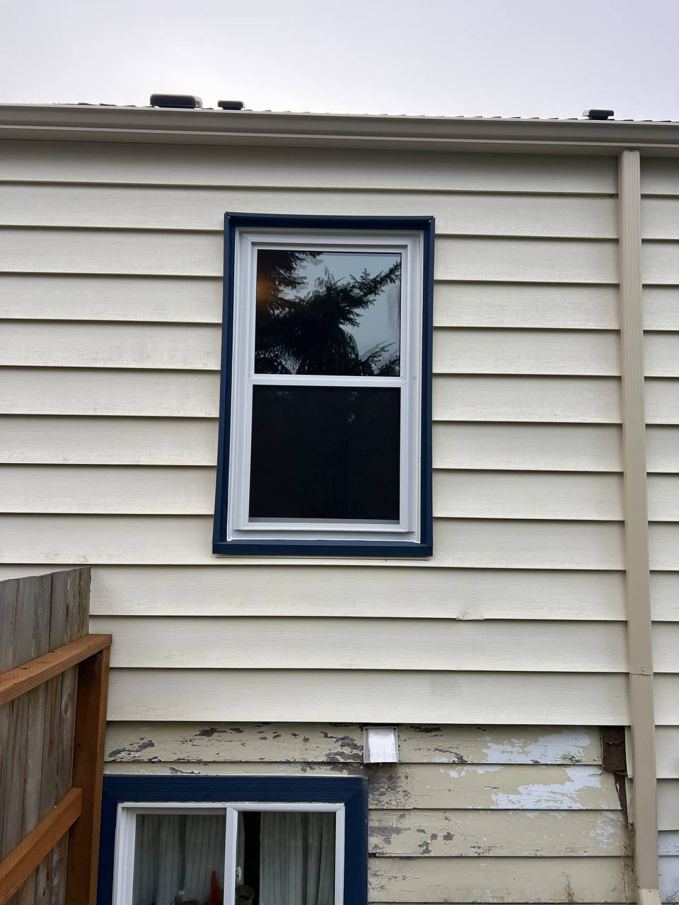 Dark frame window