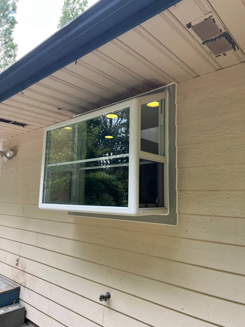 Horizontal slider window